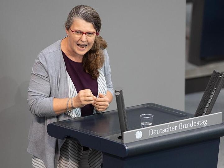 Ute Vogt (SPD) spricht in der Plenarsitzung im Deutschen Bundestag.