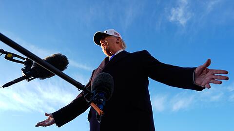 Die USA haben den Iran laut Trump erneut angegriffen.