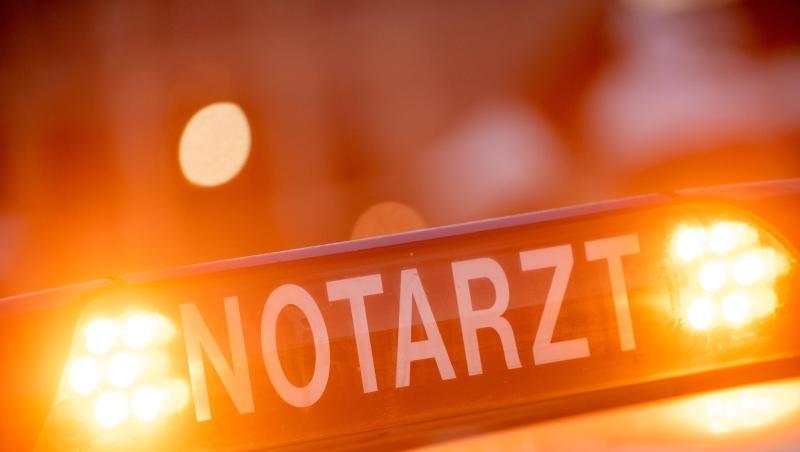 Ein Schild mit der Aufschrift "Notarzt". Foto: Lino Mirgeler/dpa/Symbolbild Ein Schild mit der Aufschrift "Notarzt". Foto: Lino Mirgeler/dpa/Symbolbild
