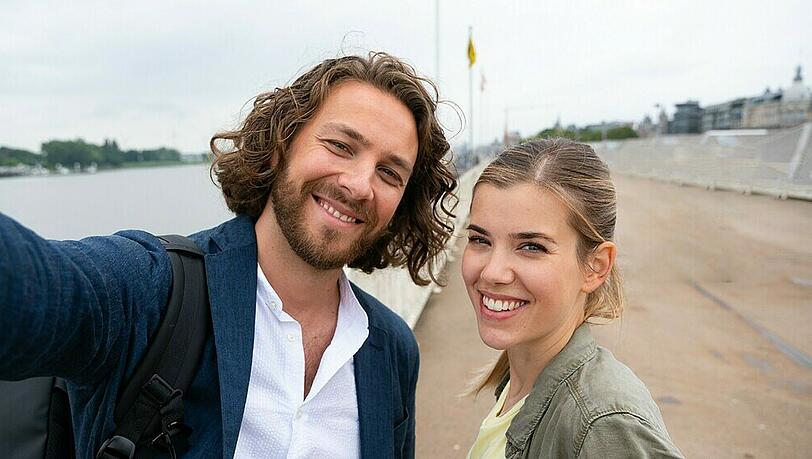 Zwei der Hauptfiguren in "Verbotene Liebe - Next Generation": Josefin Reinhard (Sina Zadra) und Alexander Verhoven (Frederik Götz).