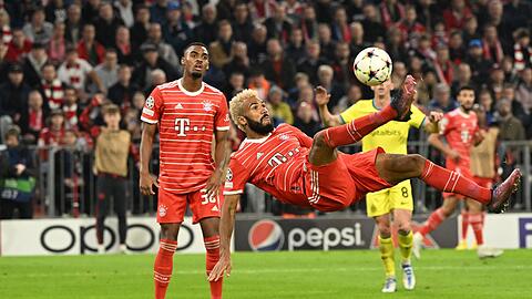 Münchens Eric Maxim Choupo-Moting (M) in Aktion.