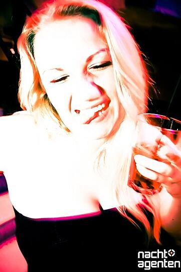 Unter dem Motto "Amazones from Planet House" tanzen die Gäste in der Nacht auf Sonntag im Harry Klein zu Techno und Minimal. Weitere Fotos von der Veranstaltung gibt's unter www.nachtagenten.de.