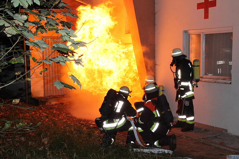 Großübung der Feuerwehr in einem Chemiewerk. Die spektakulären Bilder.