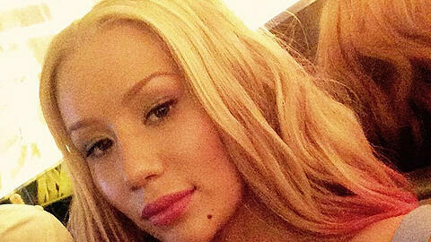 Iggy Azalea hat in den pinken Farbtopf gegriffen