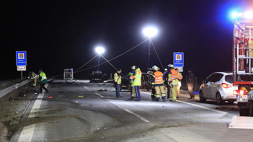 Ein Blick auf die Unfallstelle auf der Autobahn 70 im Landkreis Schweinfurt.