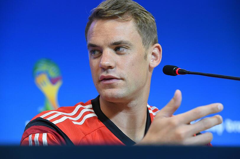 Manuel Neuer auf der Pressekonferenz am Sonntagabend.