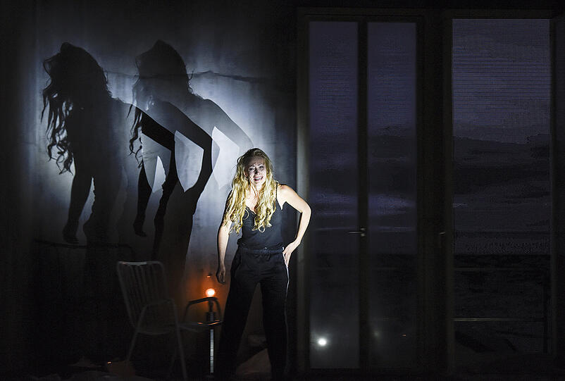 Salvatore Sciarrinos "Lohengrin" mit Sarah Maria Sun bei den Osterfestspielen Salzburg.