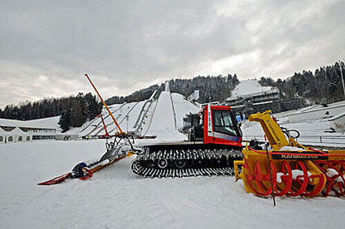 Eine Pistenraupe, so wie diese überrollte 2005 einen Skifahrer.
