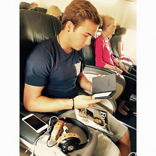 Ganz entspannt im Urlaub - Mario Götze auf dem Rückweg von seinem Sommerurlaub auf Hawaii.