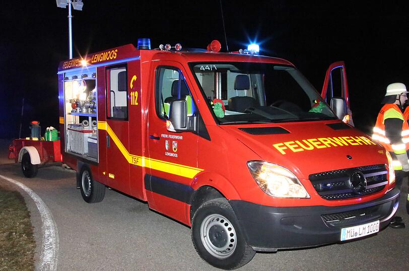 Zu dem Unfall wurden der Rettungsdienst aus Haag sowie die Feuerwehren aus Lengmoos und Gars am Inn gerufen. Den Gesamtschaden schätzt die Polizei auf knapp 35.000 Euro.