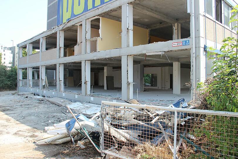 Die Baustelle am Vogelweideplatz, zwischen Riederstraße, Truderinger Straße und A94 (Töginger Straße). Hier werden bis zum Frühjahr 2016 alle Bürogebäude abgerissen.