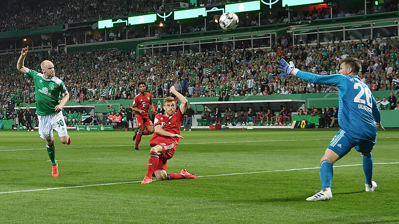 SVEN ULREICH, NOTE 4: Neuers Stellvertreter ist Mr. Pokal, sein dritter Einsatz seit dem Achtelfinale. Hatte viel mehr zu tun als beim 1:0 an Ostern in der Liga. Machtlos bei den Gegentreffern. Packte sicher zu, wenn nötig. Im Finale gegen RB Leipzig will Stammtorwart Neuer sich den Pokal abholen.