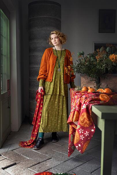 Auch dieses Mal hat die skandinavische Folklore wieder großen Einfluss auf die Mode von Gudrun Sjödén. Auch dieses Mal hat die skandinavische Folklore wieder großen Einfluss auf die Mode von Gudrun Sjödén.