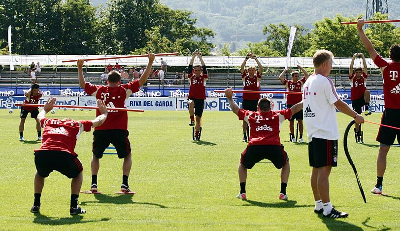 Gustavo in Bandagen - Neuer zeigt die Glanz-Parade: Neue Bilder vom Gardasee