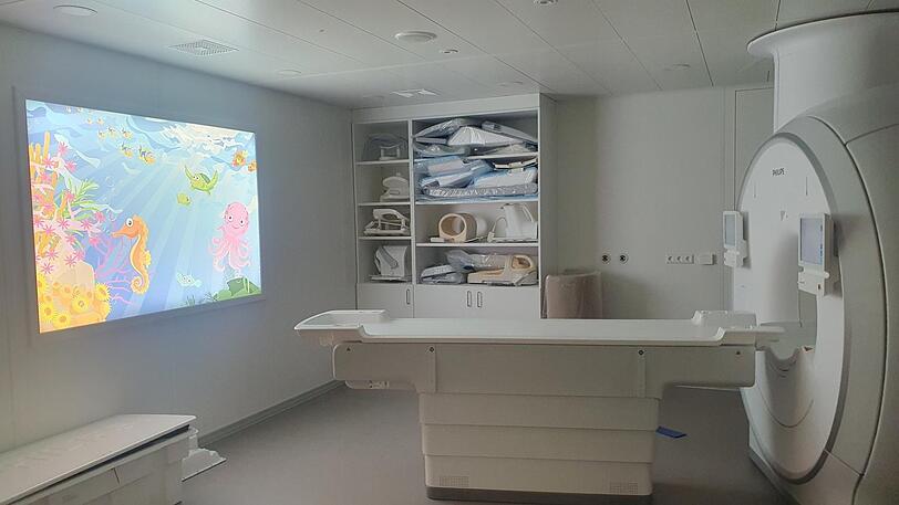 Zur Innenausstattung gehören - gefördert von der Stiftung - auch drei "digitale Wände", die ein Aquarium darstellen.
