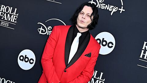 Jack White tauchte alleine auf bei der Zeremonie im Peacock Theater in Los Angeles.