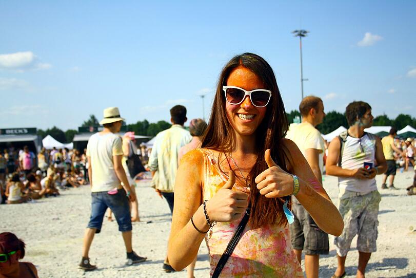 Bunter geht nicht: Das Holi One Color Festival in Riem. Die Bilder.