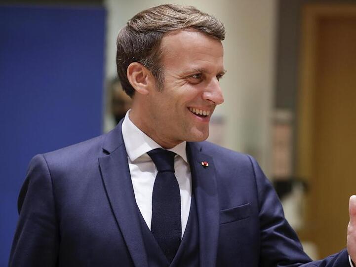Frankreichs Präsident Emmanuel Macron freut sich über die Einigung.