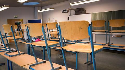 Ein leeres Klassenzimmer. Foto: Christian Charisius/dpa/Symbolbild