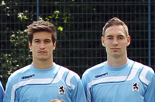 Das offizielle Mannschaftsfoto des TSV 1860: Wer lächelt - wer schaut grimmig? Die Löwen zum Durchklicken!