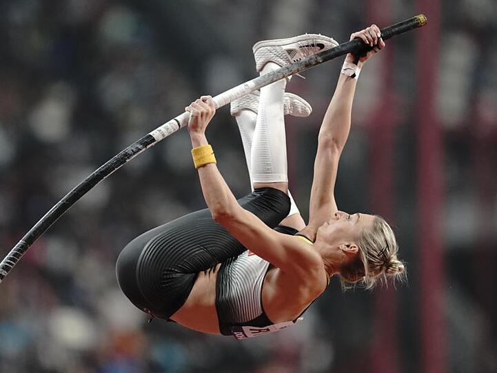 Einzug ins WM-Finale als Geburtstagsgeschenk: Lisa Ryzih überspringt in der Qualifikation 4,60 Meter.