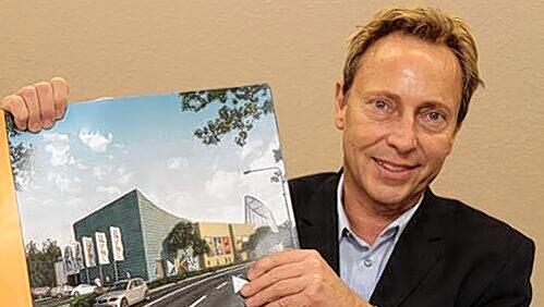 Alfred Ach (Neues Rio, City-Kinocenter Fürth) expandiert. Bis Ende 2011 will er einen neuen Kino-Komplex bauen – in Neumarkt. Alfred Ach (Neues Rio, City-Kinocenter Fürth) expandiert. Bis Ende 2011 will er einen neuen Kino-Komplex bauen – in Neumarkt.