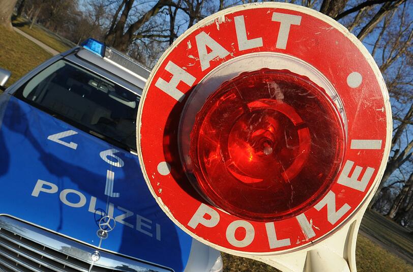 Gleich zwei Autos hintereinander rasten in Dingolfing mit 145 km/h durch eine Radarkontrolle.