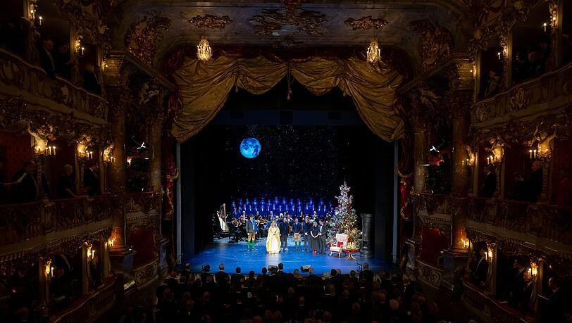 Im Cuvilliéstheater wurde es weihnachtlich. Im Cuvilliéstheater wurde es weihnachtlich.