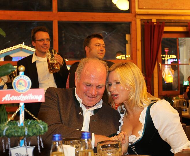 Bayern-Präsident Uli Hoeneß mit Ferres...