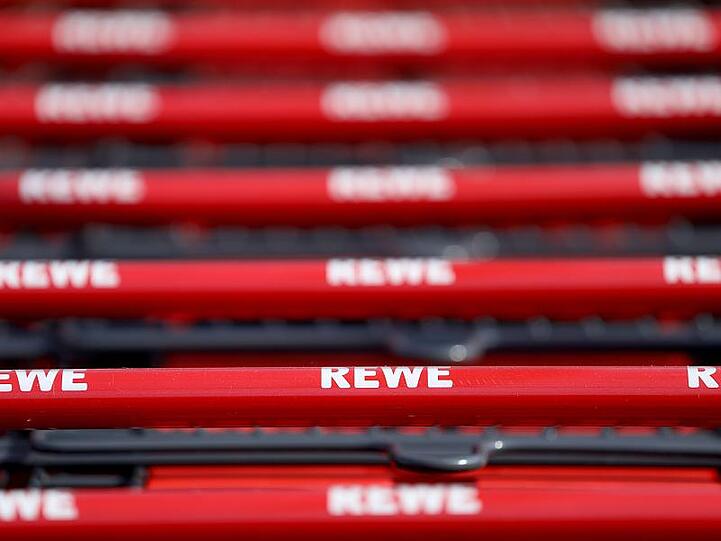 Rewe hat Weintrauben wegen einer erhöhten Belastung mit Pestizidrückständen zurückgerufen.
