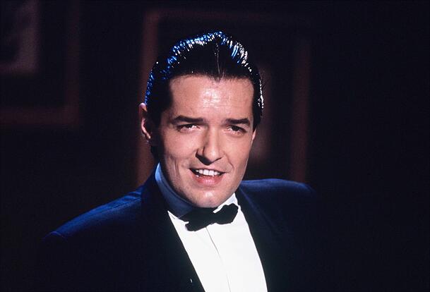 Der &ouml;sterreichische S&auml;nger Falco wurde mit Songs wie "Rock Me Amadeus", "Der Kommissar" und "Jeanny" international bekannt. Er erreichte Platz 1 der US-Billboard-Charts.