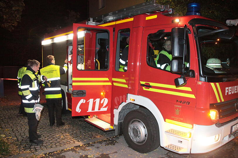 Ein 44-Jähriger versucht, seine Ex-Freundin zurück zu gewinnen &ndash; und scheitert. Bei einem heftigen Streit tötet er die 31-Jährige. Danach rast er in Selbstmordabsicht gegen die Leitplanke.