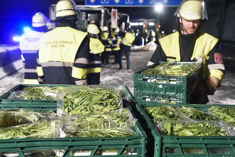 Am Ende musste auch die Ladung gesichert werden: 22 Tonnen Gemüse.