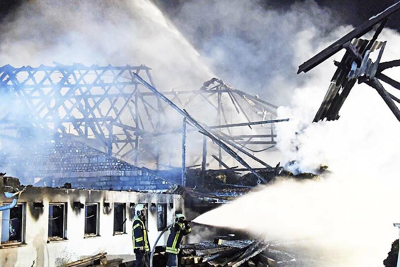 Bei dem Brand in Edling wurde der komplette Bauernhof ein Raub der Flammen.