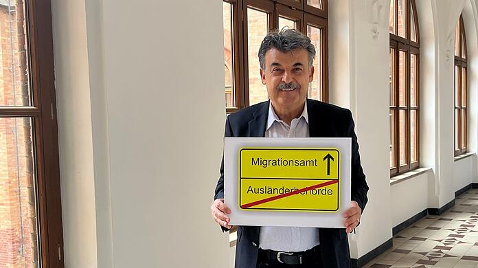 Stadtrat Cumali Naz will die Ausländerbehörde umbenennen.