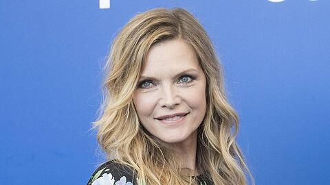 Michelle Pfeiffers Adoptivtochter Claudia Rose hat ein Kind bekommen und machte damit den Hollywoodstar zur Gro&szlig;mutter.