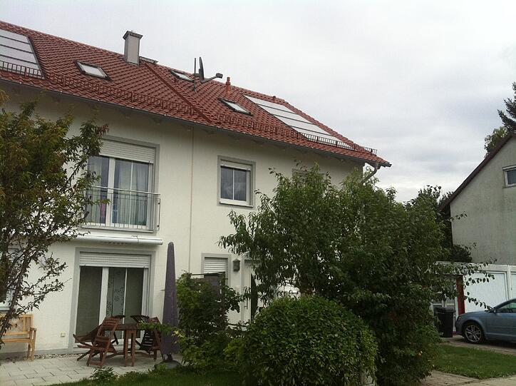 Mord in Erding: In der Garage dieses Hauses fand die Tochter die blutüberströmte Leiche der Mutter.