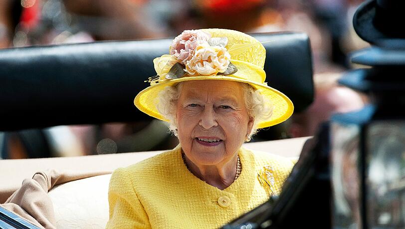 Der Hut-Schmuck von Queen Elizabeth II. kommt aus Deutschland. Der Hut-Schmuck von Queen Elizabeth II. kommt aus Deutschland.