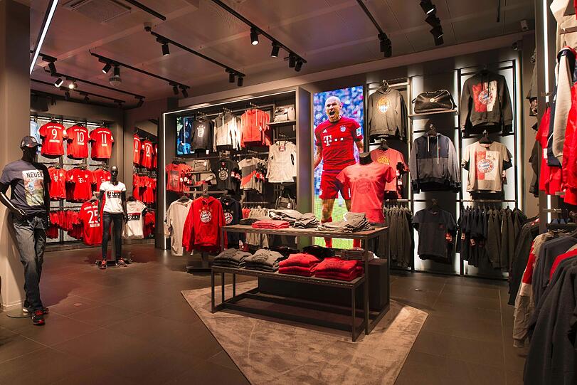 Der neugestaltete Fan-Shop in der Säbenerstraße wurde am Dienstag offiziell eröffnet. Die Bilder!
