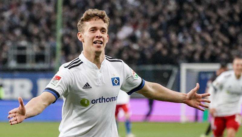 Hamburgs Anssi Suhonen feiert seinen Treffer zum 4:1-Sieg über Jahn Regensburg.