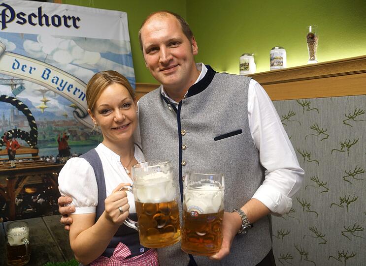 Wiesnbierprobe im Eiswerk, Janina und Thomas Roiderer.