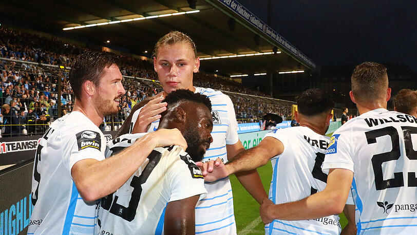 Der TSV 1860 jubelt auch gegen den Halleschen FC.