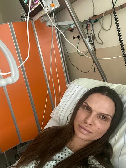 Der AZ zeigt Nicole Hayduga ein Foto aus dem Krankenhaus Der AZ zeigt Nicole Hayduga ein Foto aus dem Krankenhaus
