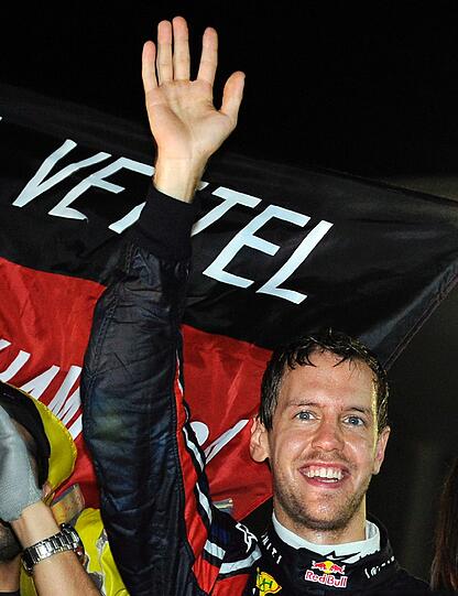 Die ganz große Vettel-Party: So lässt es der alte neue Weltmeister in Suzuka krachen. Die Bilder