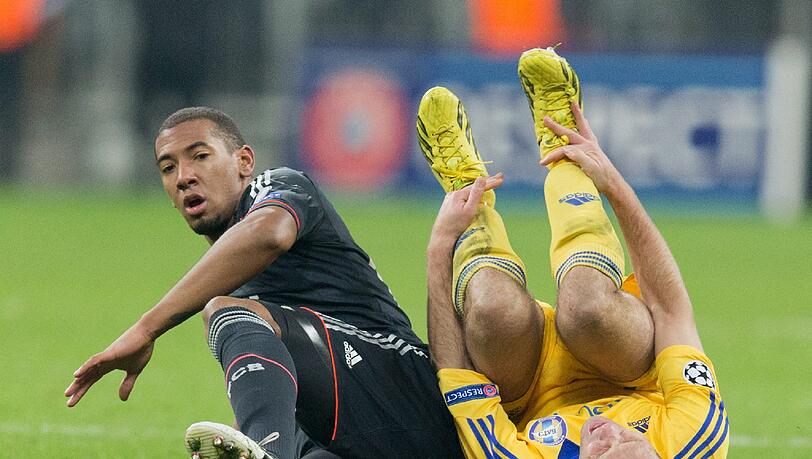 Das Foul, das zu Rot führte: Jérome Boateng attackierte den Bate-Profi Artem Kontsevoi. Danach flog er vom Platz. Das Foul, das zu Rot führte: Jérome Boateng attackierte den Bate-Profi Artem Kontsevoi. Danach flog er vom Platz.