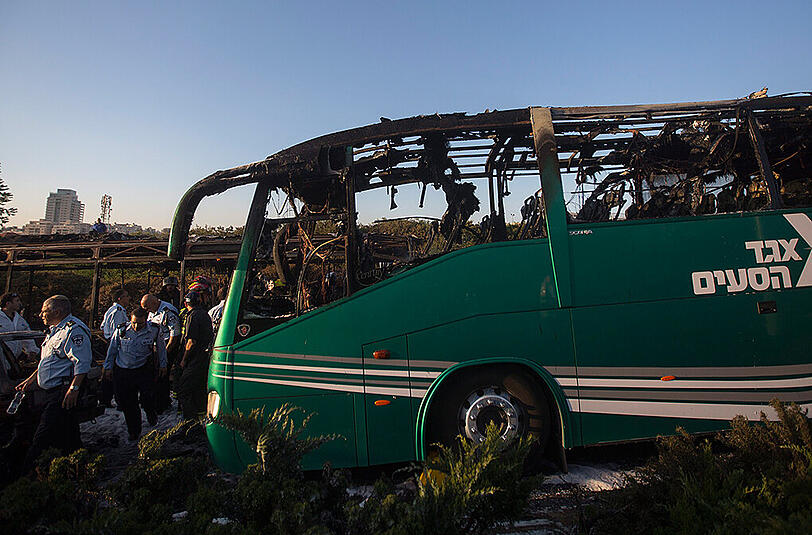 Bei einer Explosion in einem Bus wurden mindestens 21 Menschen verletzt.
