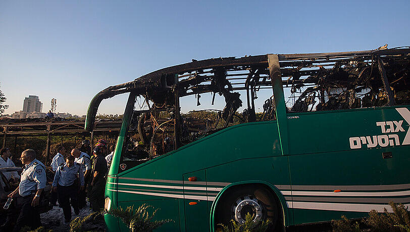 Bei einer Explosion in einem Bus wurden mindestens 21 Menschen verletzt. Bei einer Explosion in einem Bus wurden mindestens 21 Menschen verletzt.