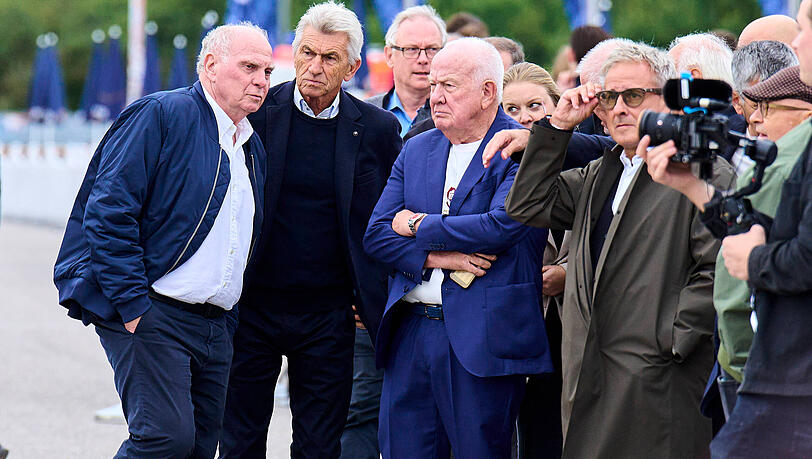 Klaus Augenthaler und Uli Hoeneß ließen sich die Einweihungsfeier nicht entgehen.
