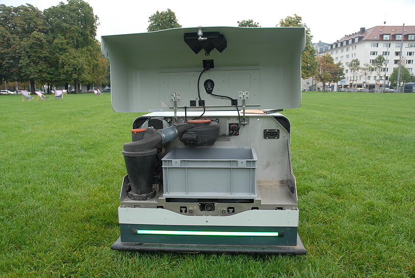 In dieser Kiste landen aufgesaugte Kronkorken, Papierschnipsel oder Glasscherben. In dieser Kiste landen aufgesaugte Kronkorken, Papierschnipsel oder Glasscherben.