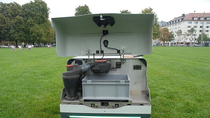 In dieser Kiste landen aufgesaugte Kronkorken, Papierschnipsel oder Glasscherben. In dieser Kiste landen aufgesaugte Kronkorken, Papierschnipsel oder Glasscherben.